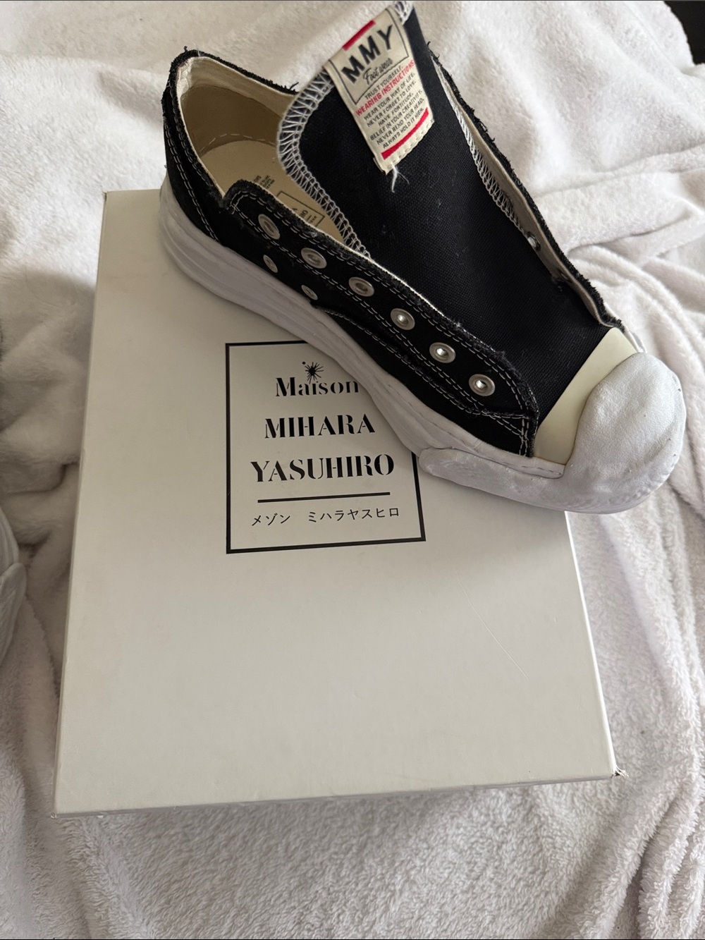 Men’s Black Low-Top Canvas Sneaker
